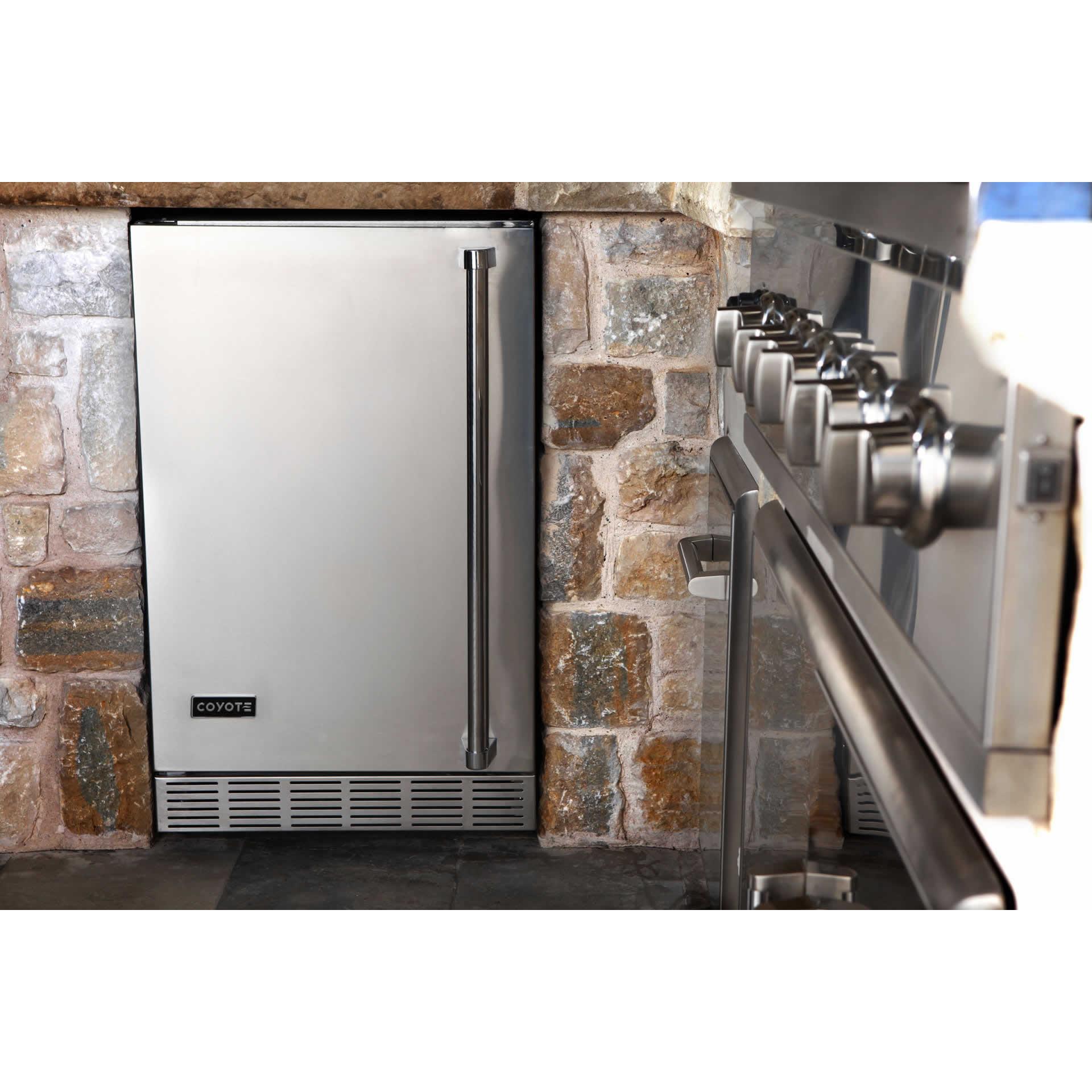 Coyote 24in 5.5cuft Outdoor All Refrigerator C1BIR24-L IMAGE 3