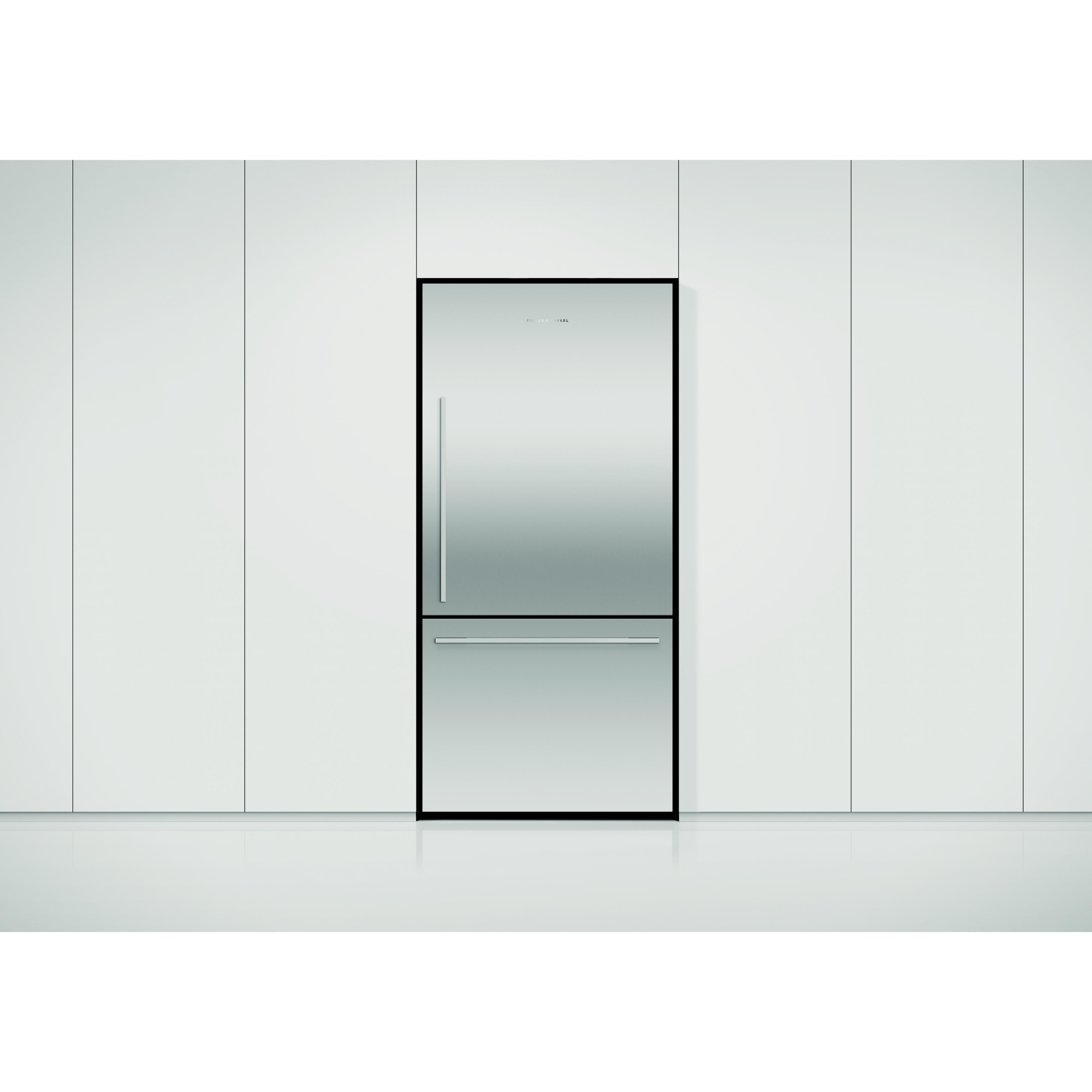 Fisher & Paykel 31-inch, 17.1 cu. ft. Counter-Depth Bottom Freezer Refrigerator RF170WDRX5 N IMAGE 5