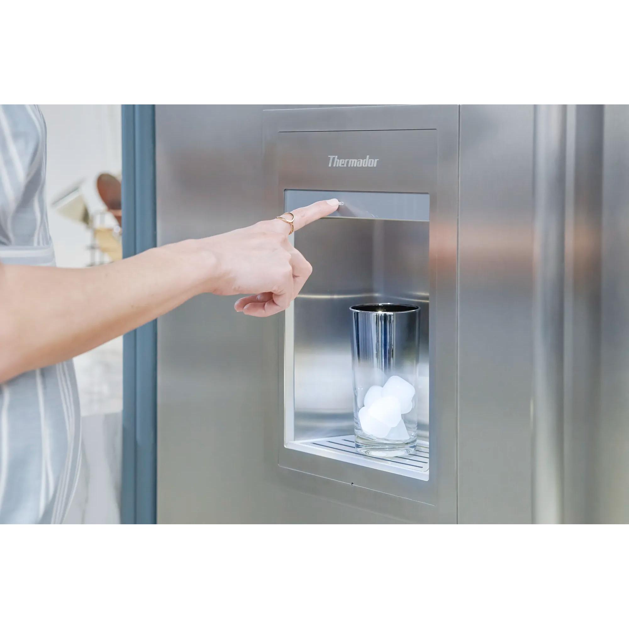 Thermador 7.8 cu.ft. Upright Freezer with SuperFreeze® T18ID905LP IMAGE 8