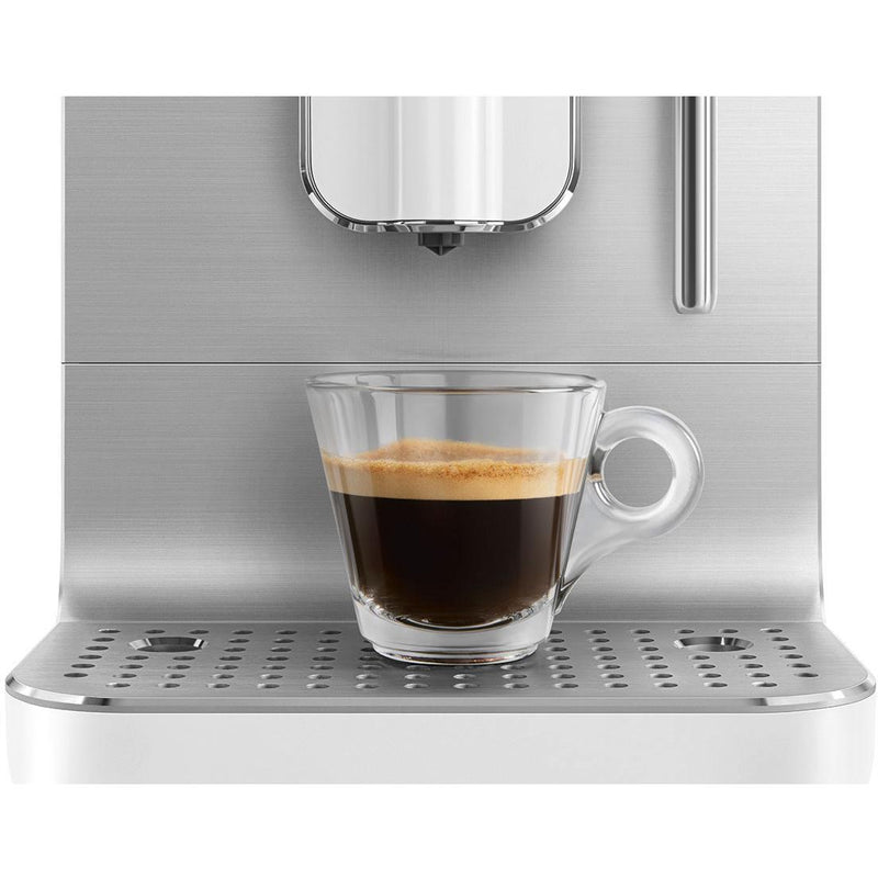 Smeg Retro-Style Automatic Coffee Machine BCC02WHMUS IMAGE 10
