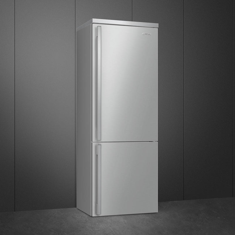 Smeg 28-inch, 18.01 cu. ft. Bottom Freezer Refrigerator FA490URX IMAGE 3