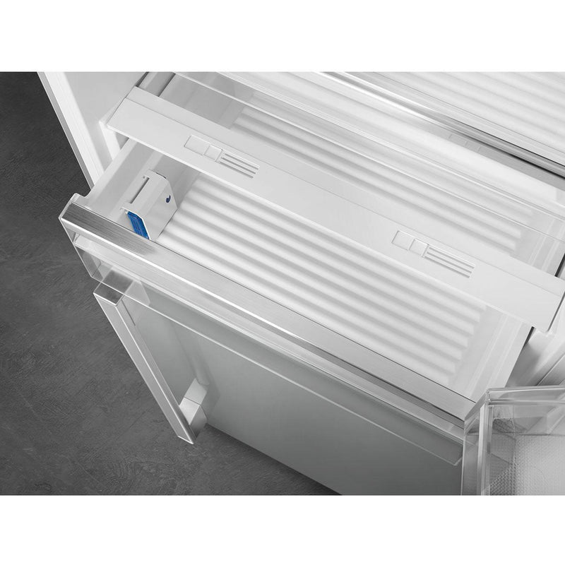 Smeg 28-inch, 18.01 cu. ft. Bottom Freezer Refrigerator FA490URX IMAGE 7