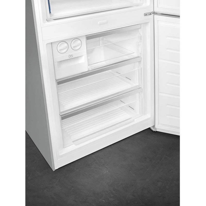 Smeg 28-inch, 18.01 cu. ft. Bottom Freezer Refrigerator FA490URX IMAGE 9