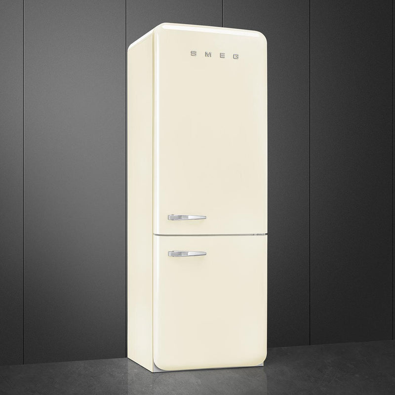 Smeg 28-inch, 18.01 cu. ft. Bottom Freezer Refrigerator FAB38URCR IMAGE 3