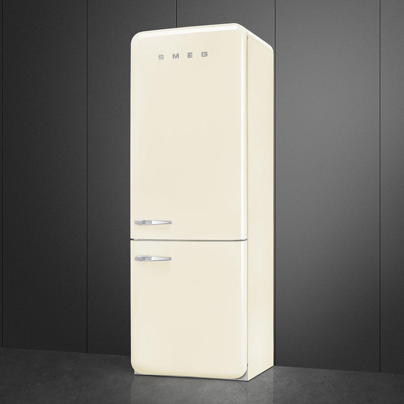 Smeg 28-inch, 18.01 cu. ft. Bottom Freezer Refrigerator FAB38URCR IMAGE 4