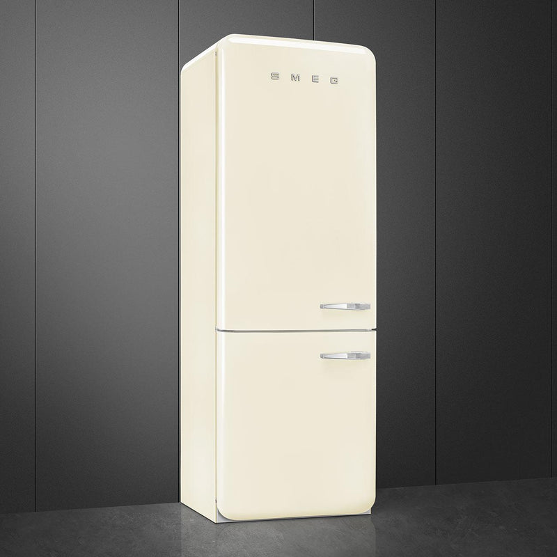 Smeg 28-inch, 18.01 cu. ft. Bottom Freezer Refrigerator FAB38ULCR IMAGE 3