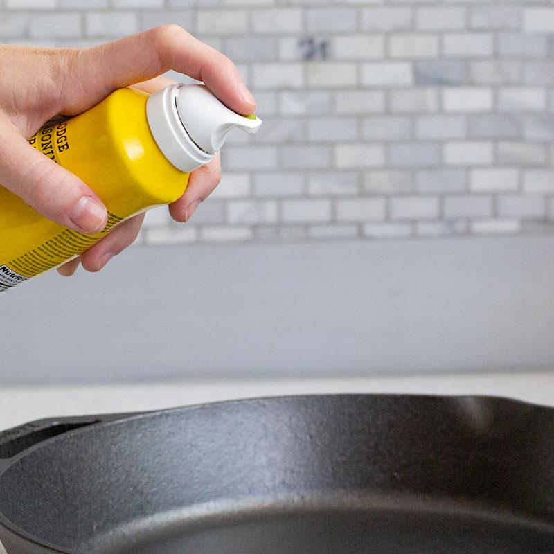Lodge Seasoning Spray A-SPRAY IMAGE 2