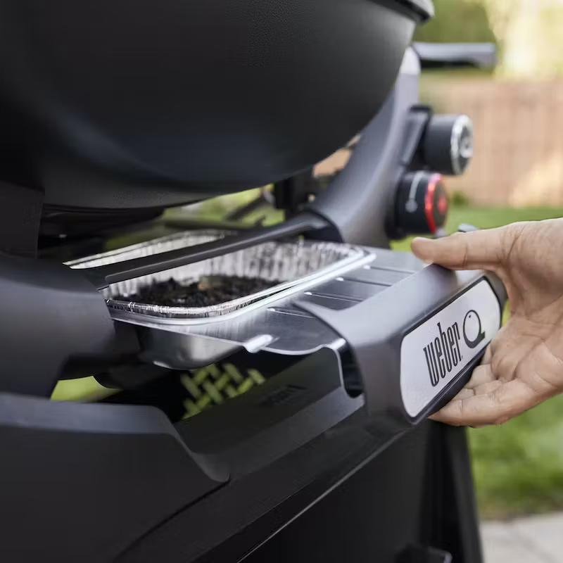 Weber Q 2800N+ Gas Grill with Stand 1500392 IMAGE 3