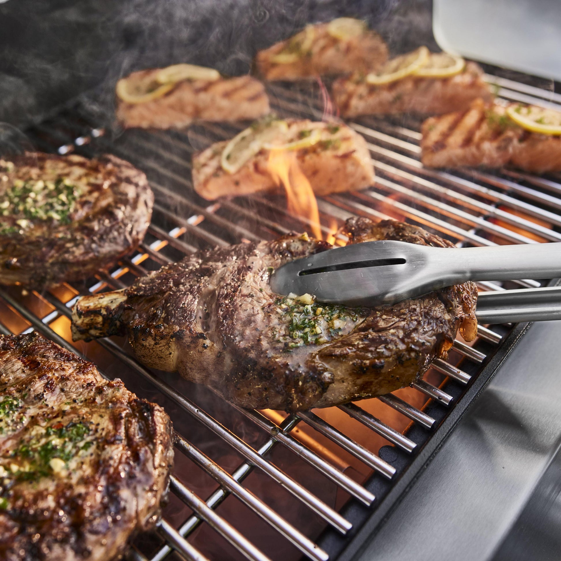 Weber Genesis S-335C Gas Grill 1500578 IMAGE 10