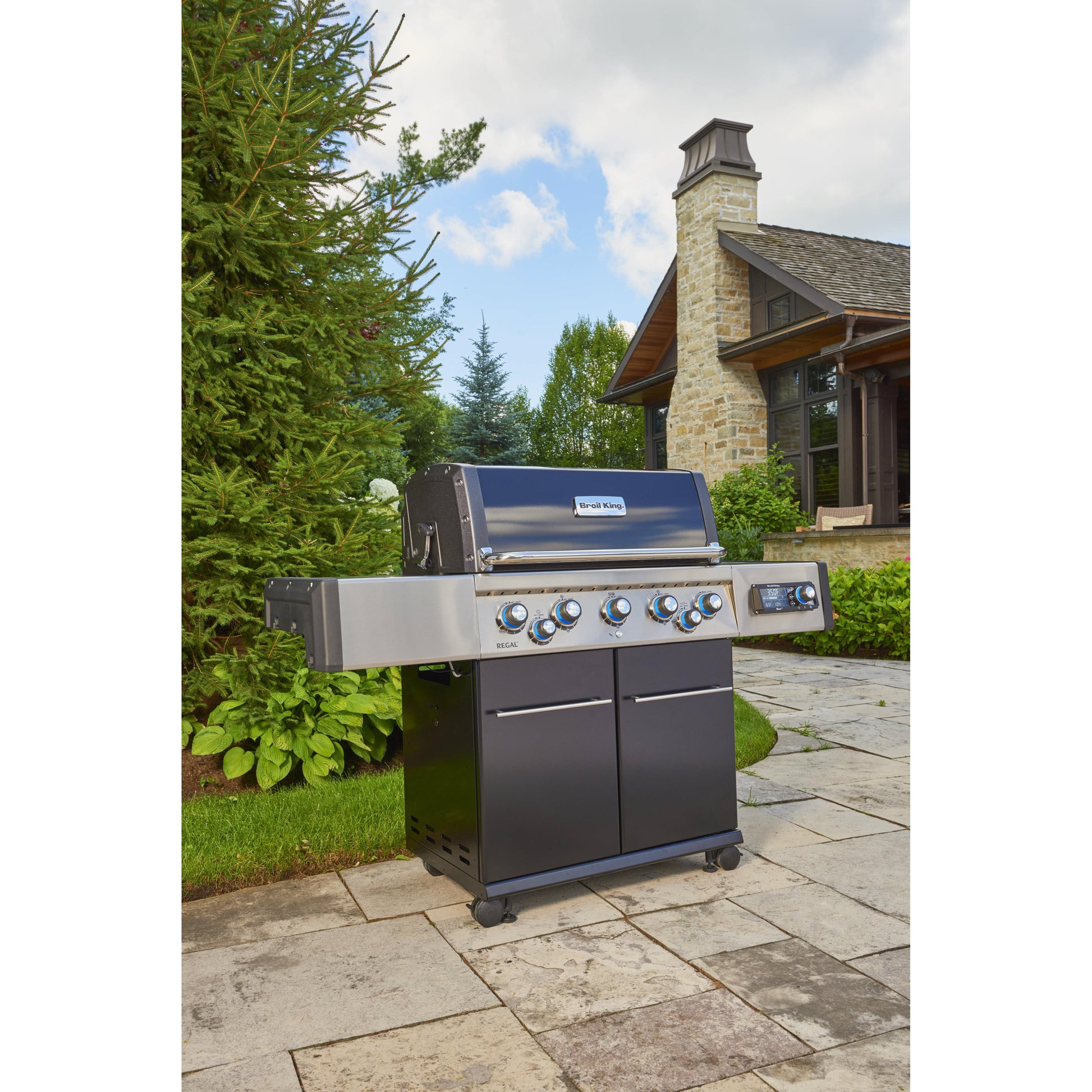 Broil King Regal Q 590 Pro IR iQue Gas Grill 688247 IMAGE 13