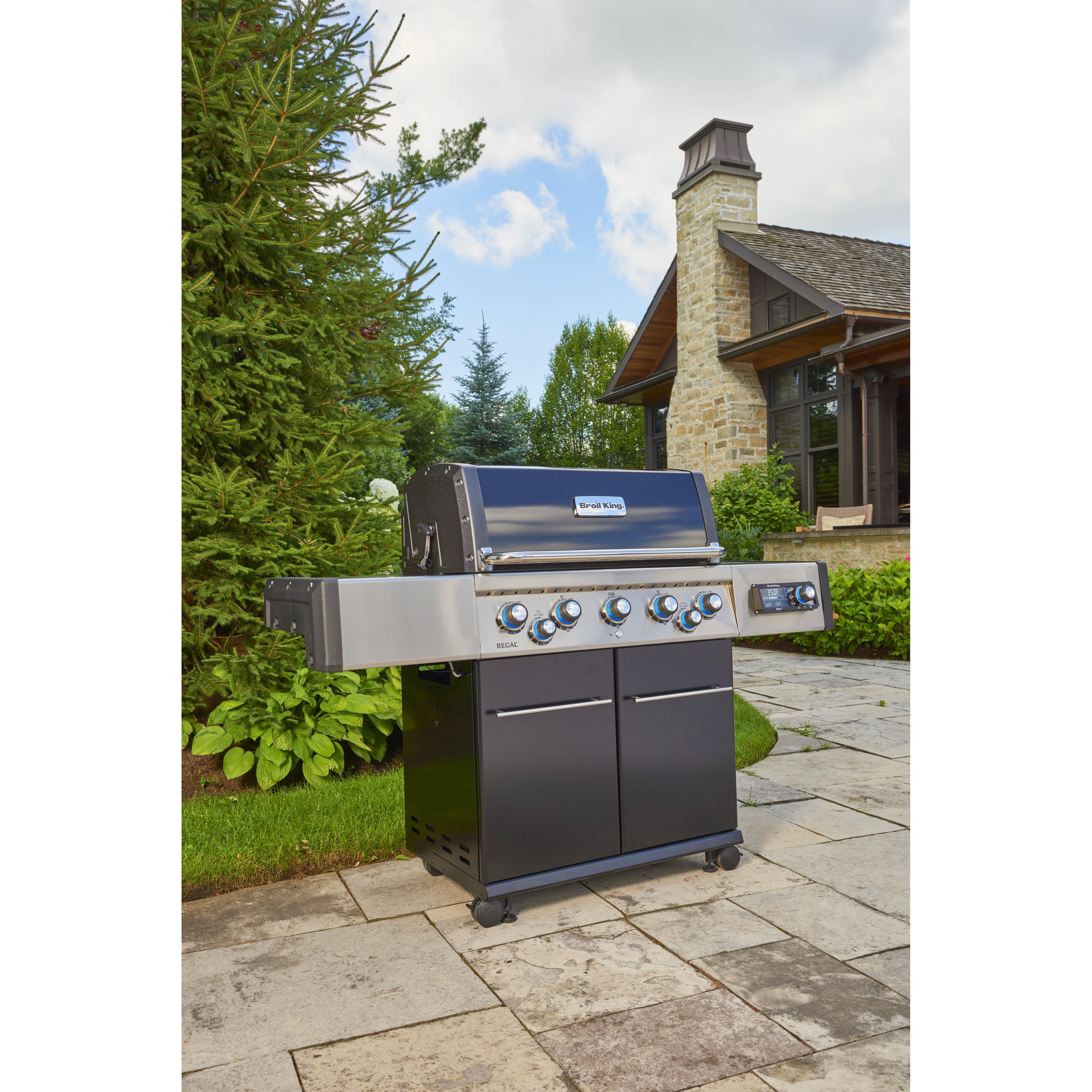 Broil King Regal Q 590 Pro IR iQue Gas Grill 688247 IMAGE 13