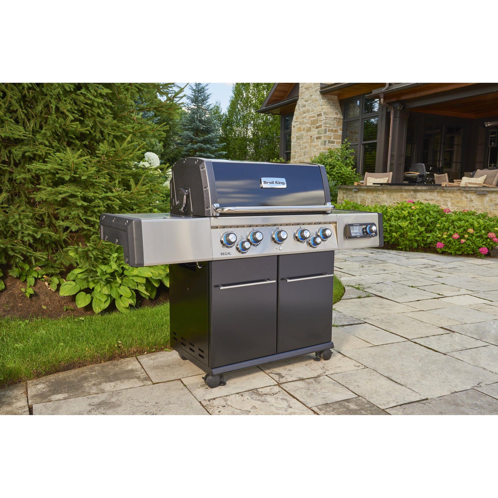 Broil King Regal Q 590 Pro IR Gas Grill 688247 IMAGE 14