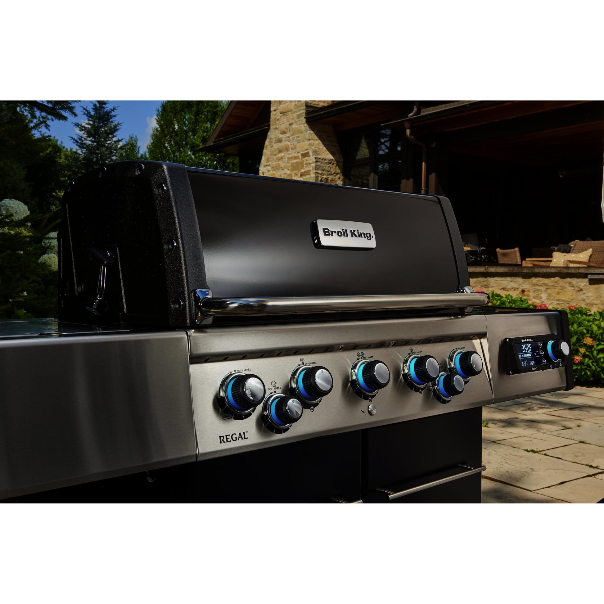 Broil King Regal Q 590 Pro IR iQue Gas Grill 688247 IMAGE 15