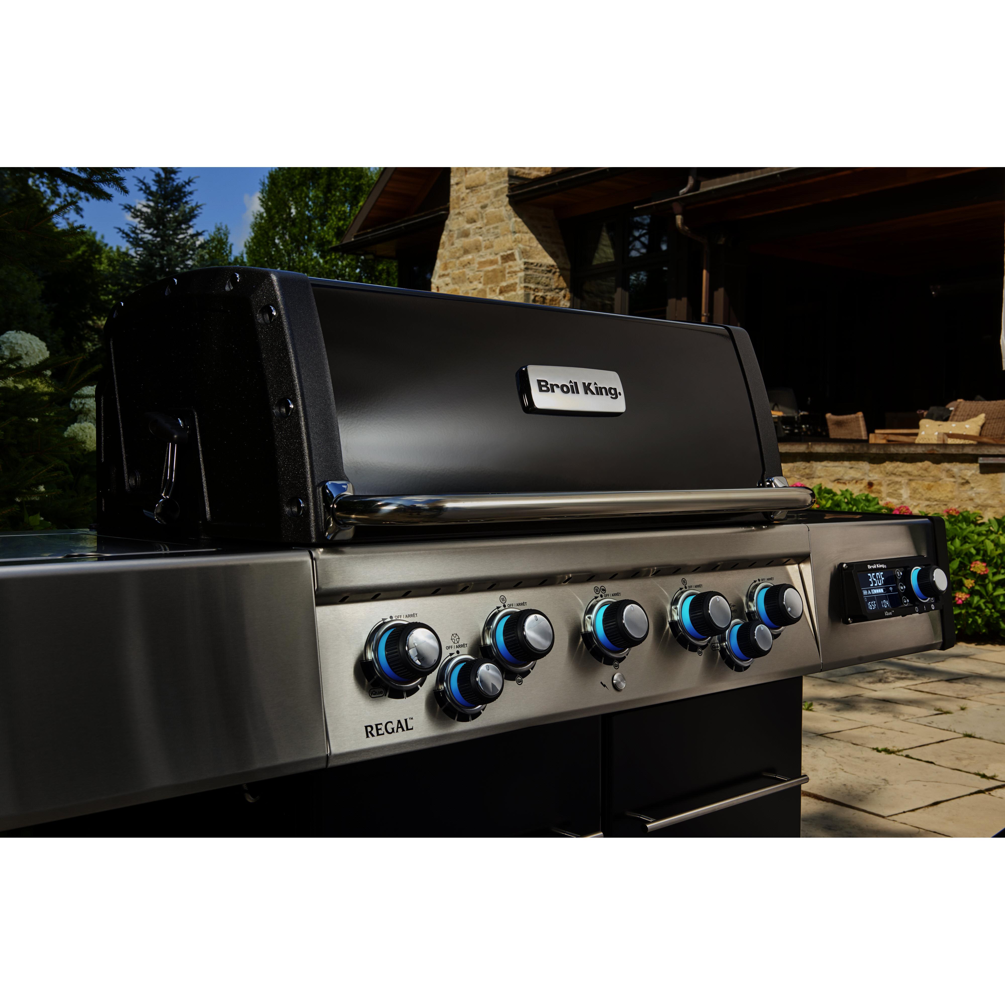 Broil King Regal Q 590 Pro IR iQue Gas Grill 688247 IMAGE 15