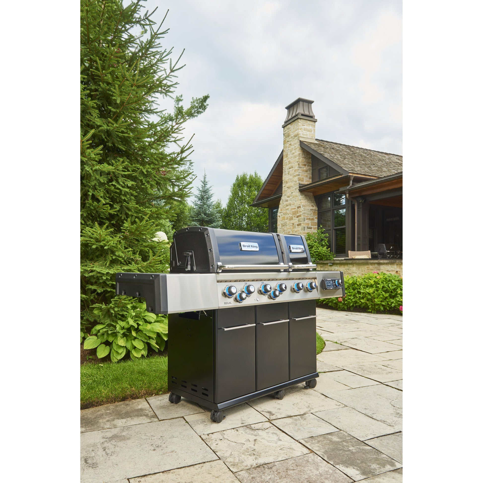 Broil King Regal Q 690 Pro IR Gas Grill 689244 IMAGE 13