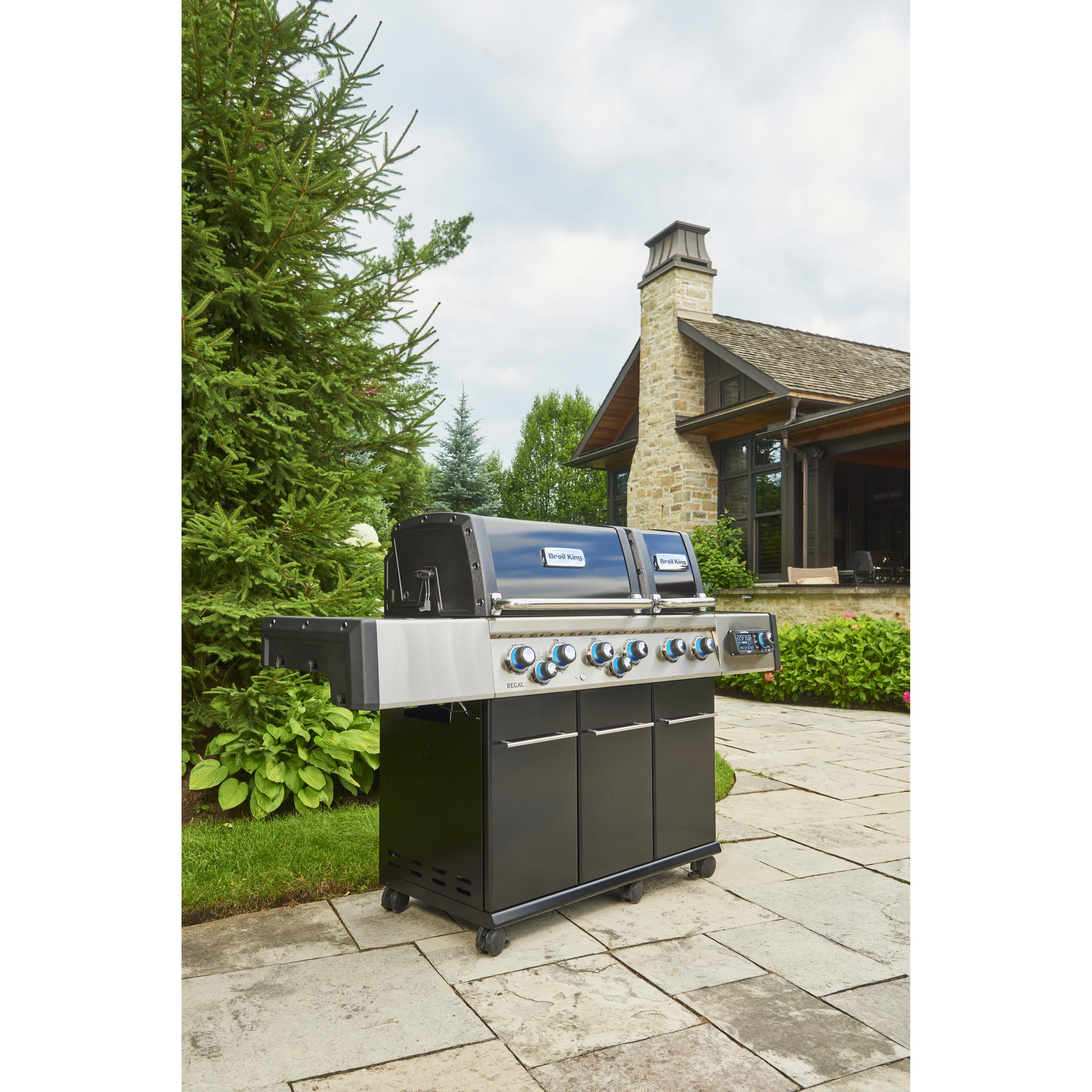 Broil King Regal Q 690 Pro IR Gas Grill 689244 IMAGE 13
