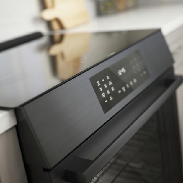 Bosch 30-inch Slide-in Induction Range with Genuine European Convection HII8047CSP IMAGE 6