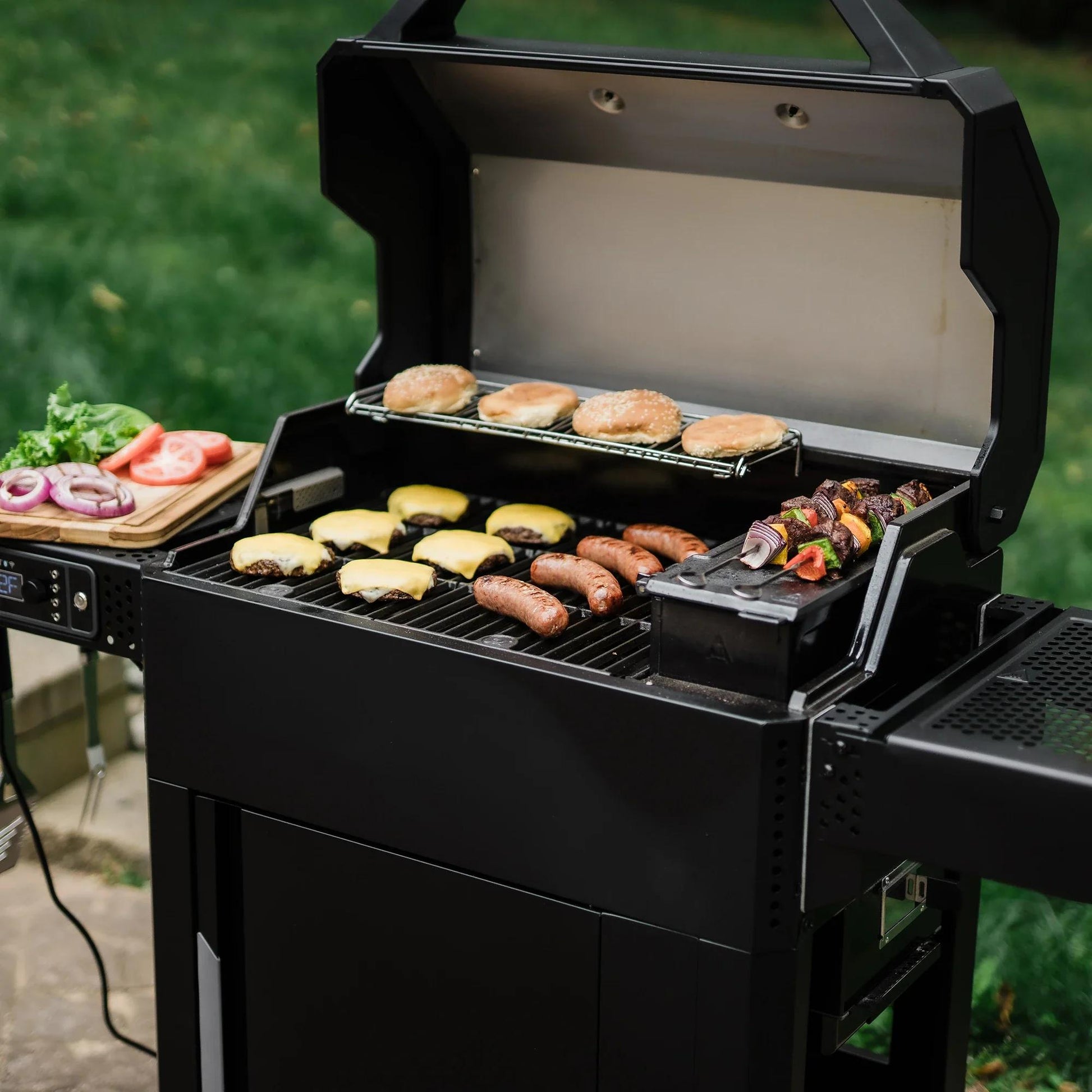 Masterbuilt AutoIgnite™ Series 545 Charcoal Grill MB20041124 IMAGE 6