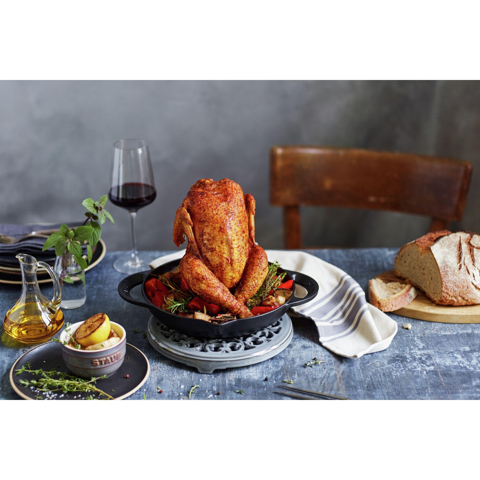 Staub 24 cm Cast Iron Round Roaster 1003952 IMAGE 5