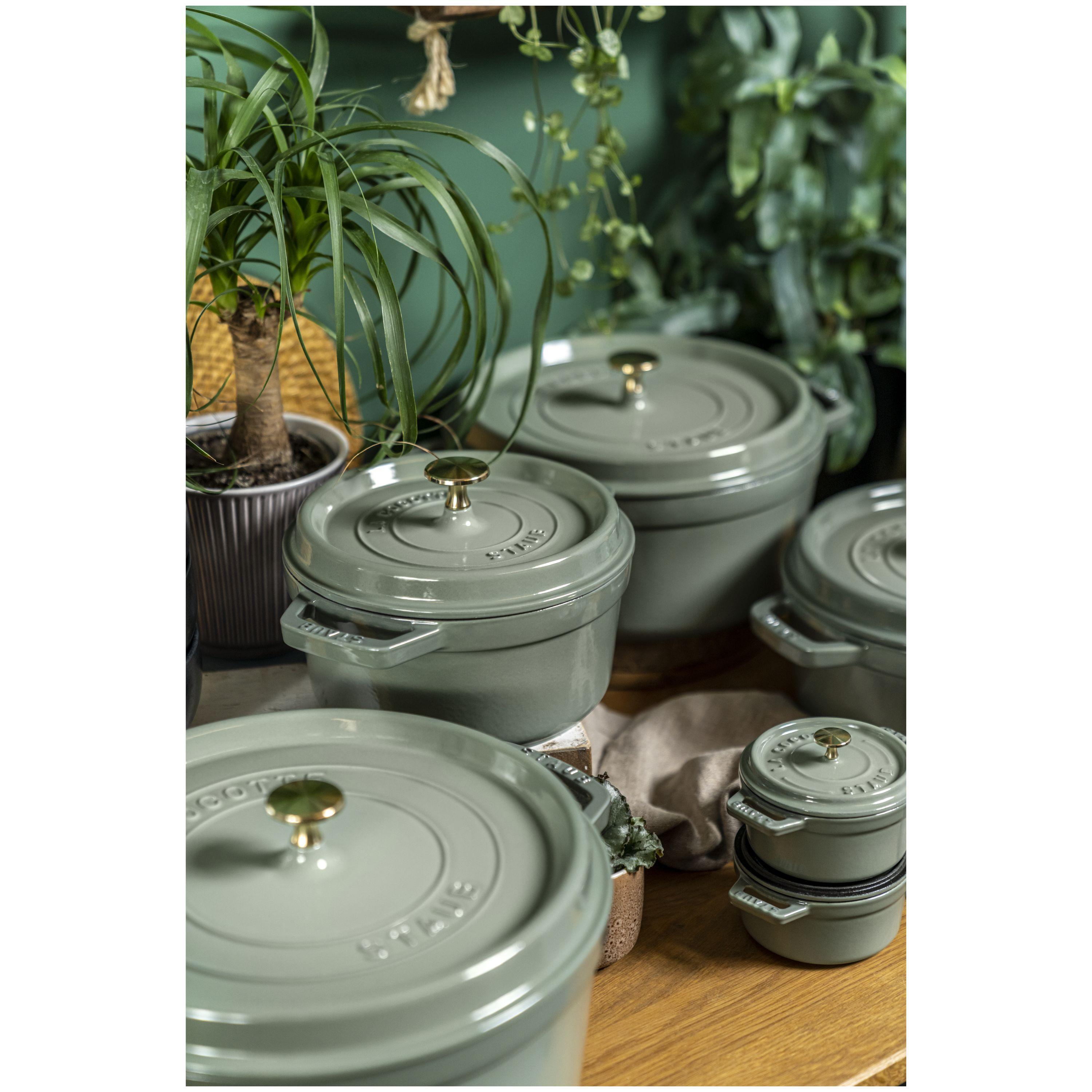 Staub 6.75 Liter Cast Iron Round Cocotte 1023970 IMAGE 8