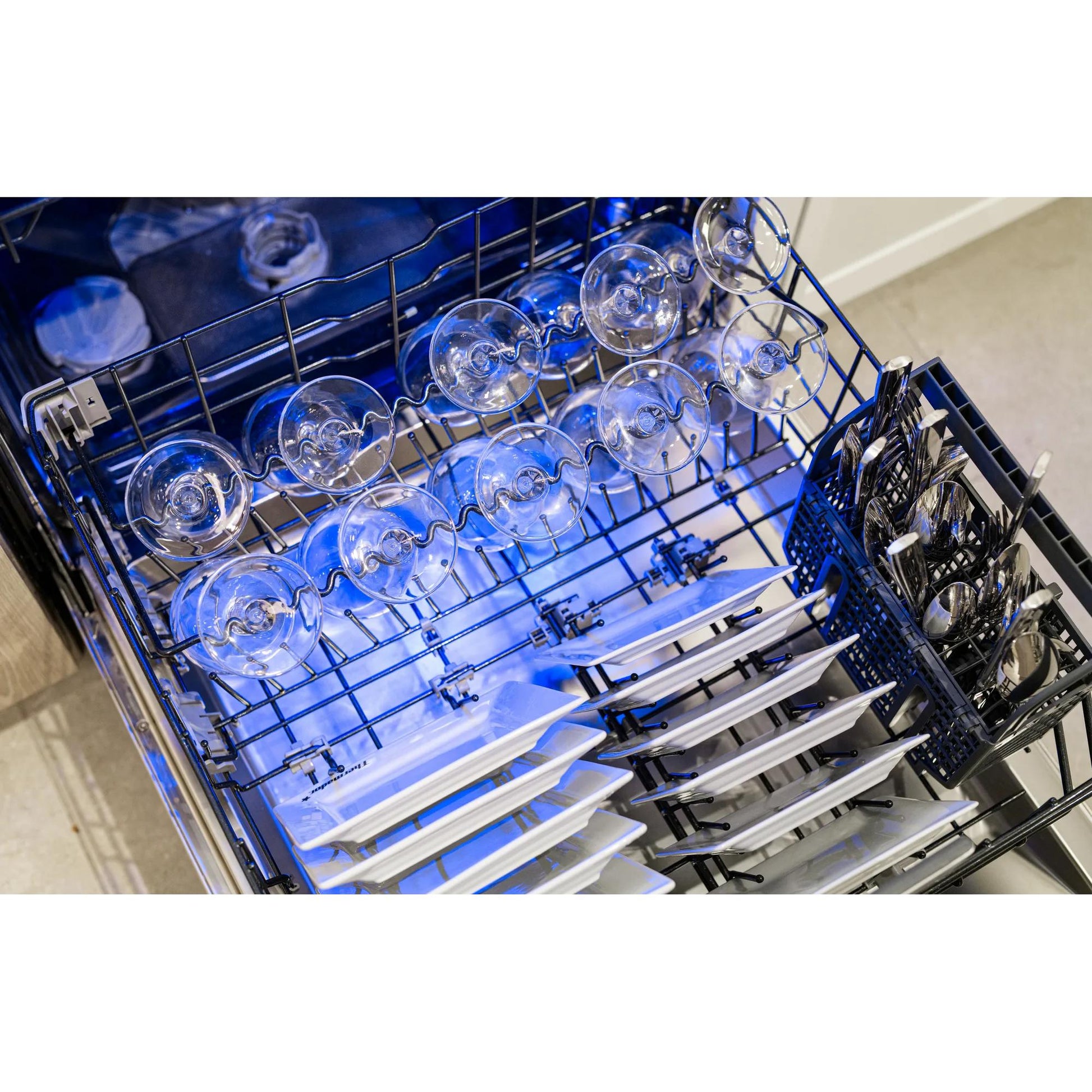 Thermador 24-inch Built-in Dishwasher with Masterpiece® Handle DWHD661EFM IMAGE 5