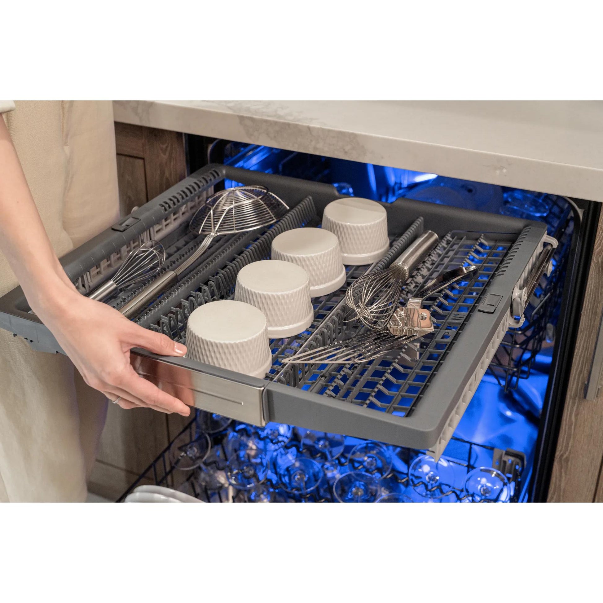 Thermador 24-inch Built-in Dishwasher with Masterpiece® Handle DWHD661EFM IMAGE 8