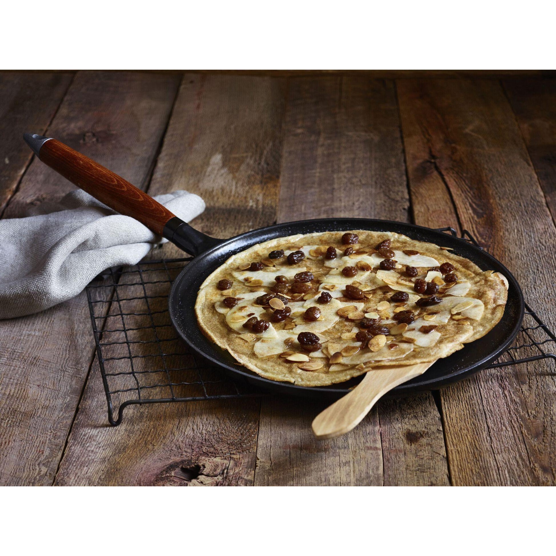 Staub Cast Iron Pancake Pan with Wooden Handle - 28 cm 1004084 IMAGE 3