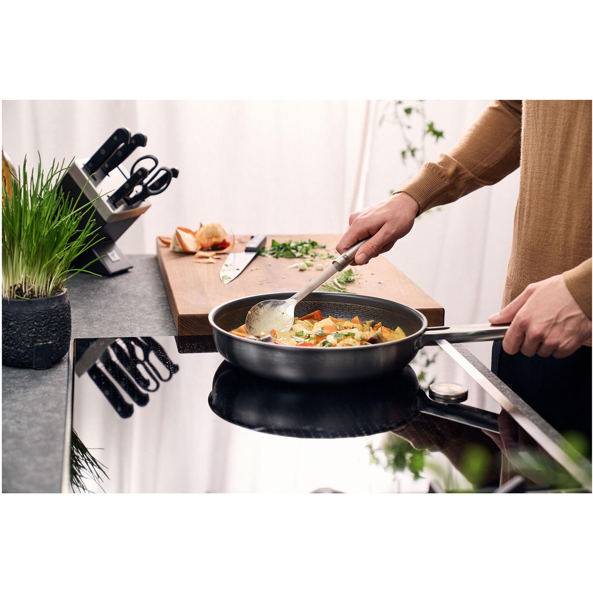 Zwilling 9.5-inch Frying Pan 1029412 IMAGE 6