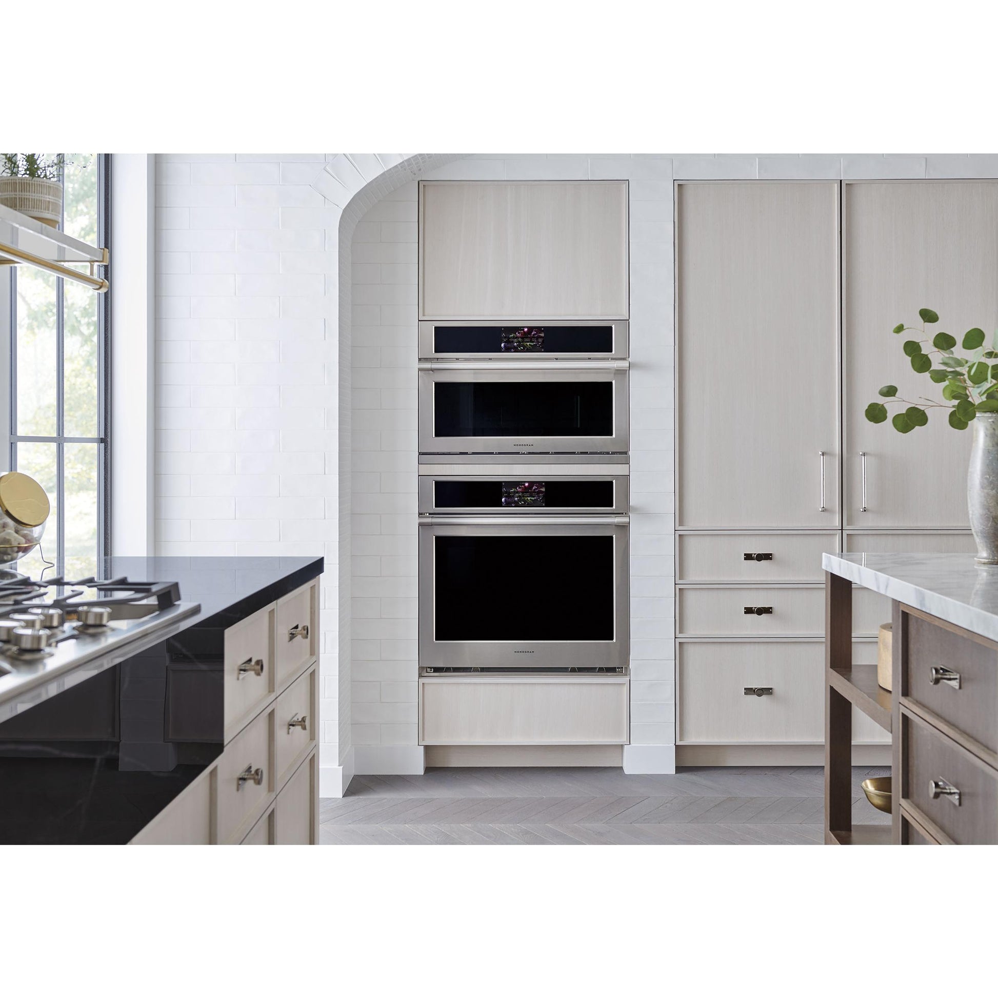 Monogram 30-inch, 1.70 cu. ft. Statement Five-in-One Wall Oven with 240V Advantium® Technology ZSB9232VSS IMAGE 6