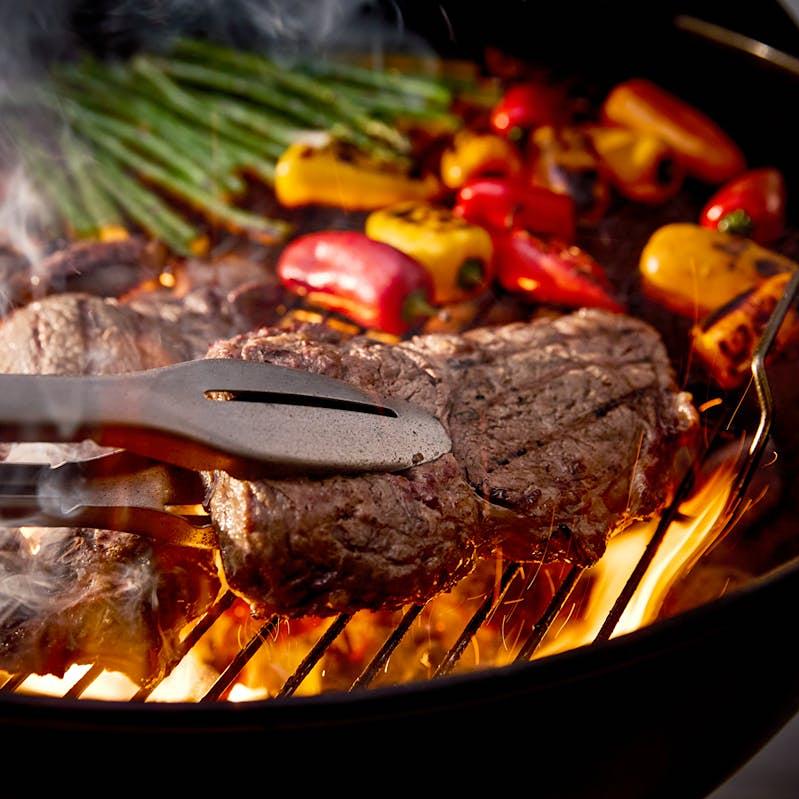 Weber 22-inch Original Kettle® Charcoal Grill 1501278 IMAGE 9