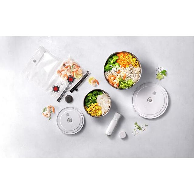 Zwilling Fresh & Save Vacuum Starter Set Stainless Steel/M/L - 9-Piece 1033044 IMAGE 2