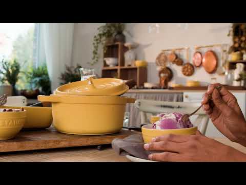 Staub 6.75 Liter Cast Iron Round Cocotte 1029104 EXTERNAL_VIDEO 2