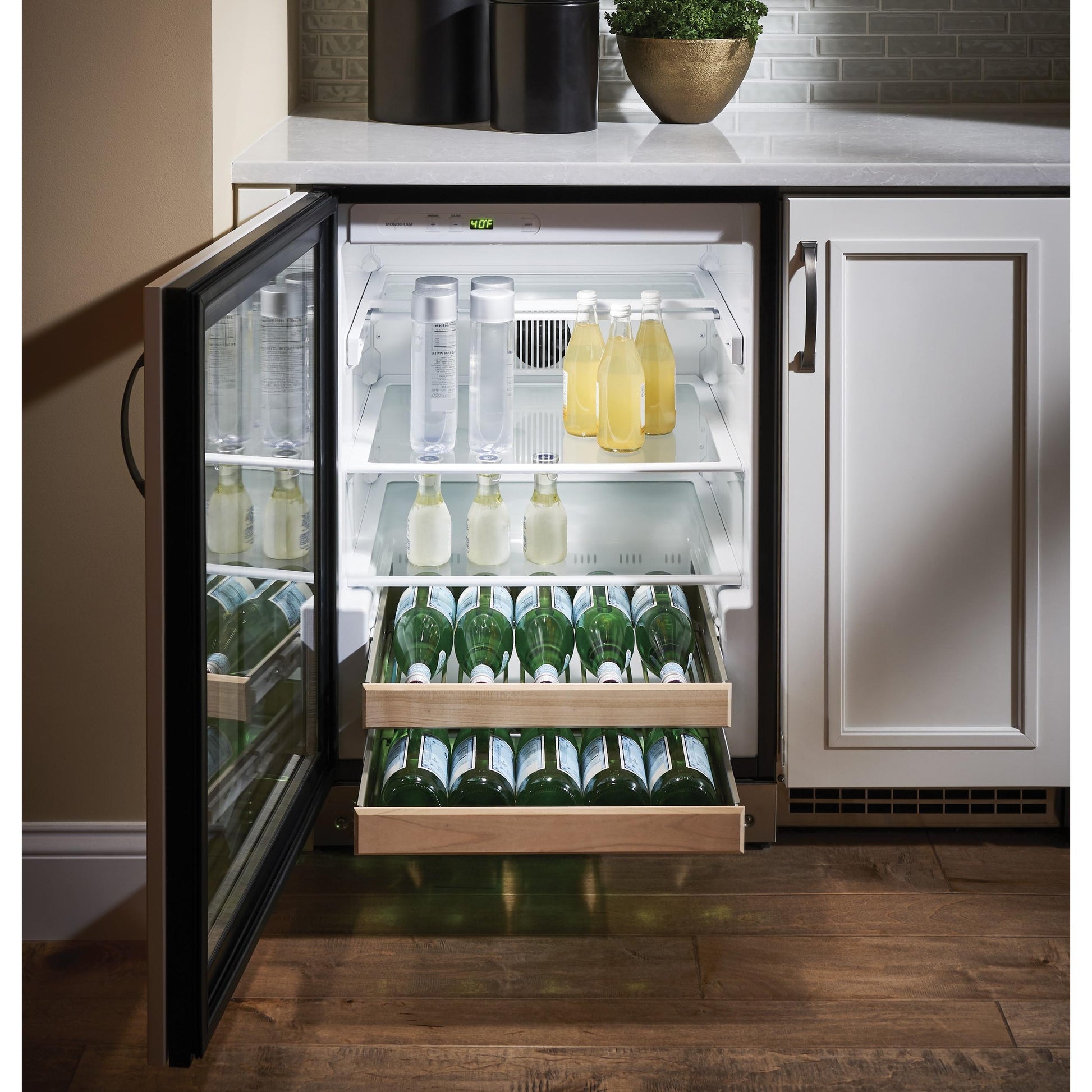 Monogram Beverage Centers Beverage Center ZDBI240HII IMAGE 2
