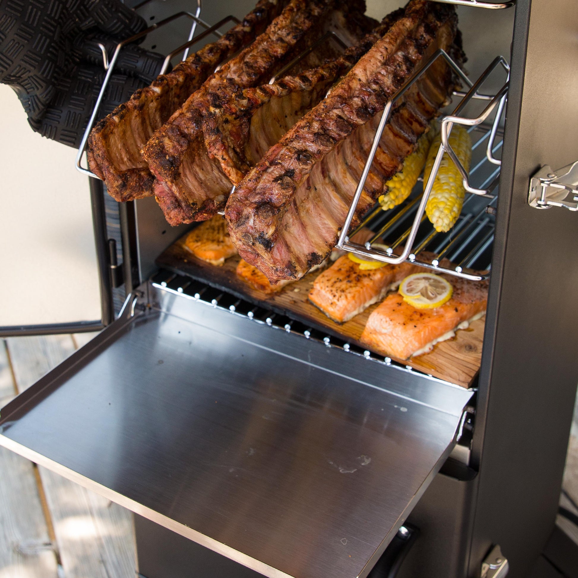 Broil King Smoke™ Cabinet Gas Smoker 923617 IMAGE 6