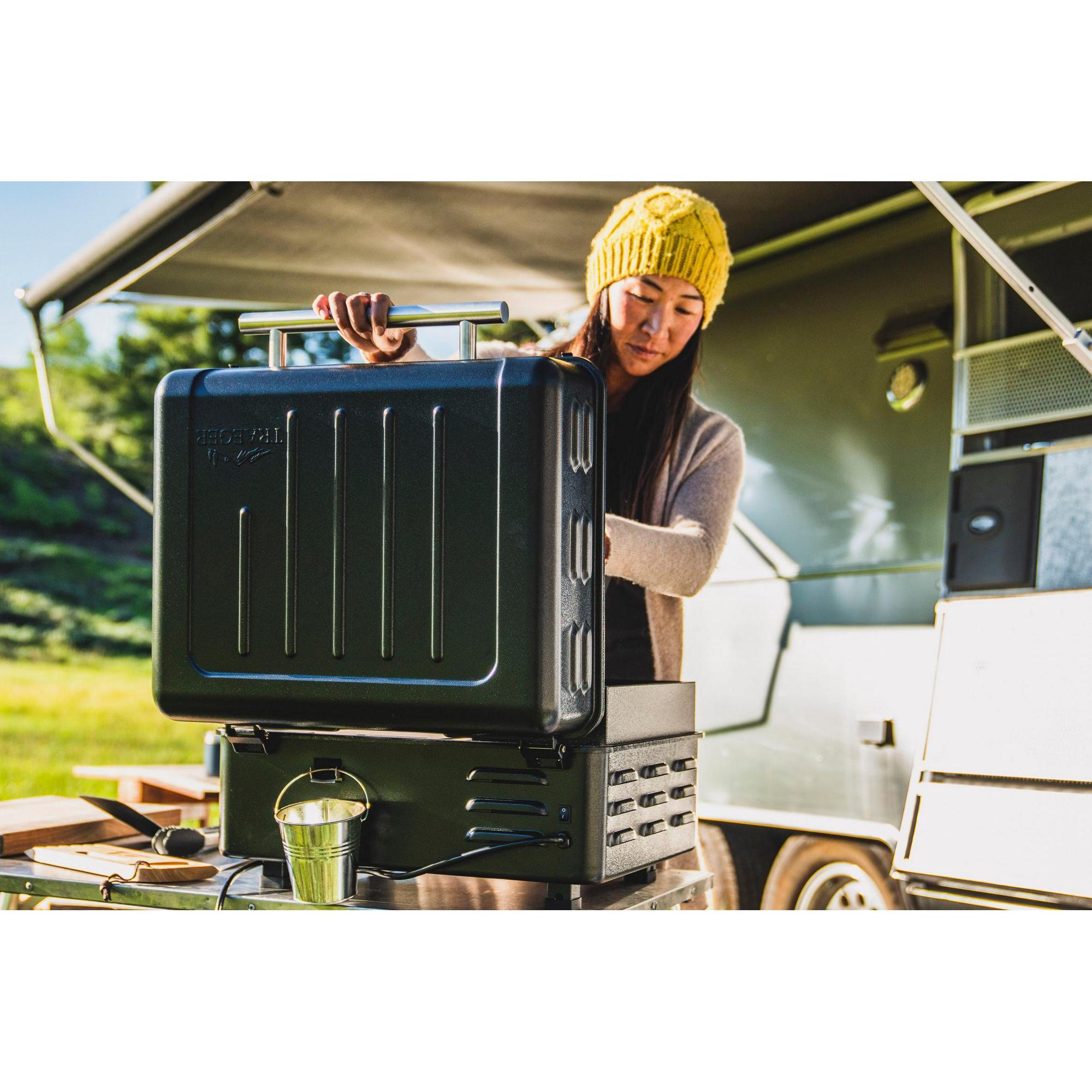 Traeger Ranger Pellet Grill & Smoker TFT18KLDC IMAGE 10