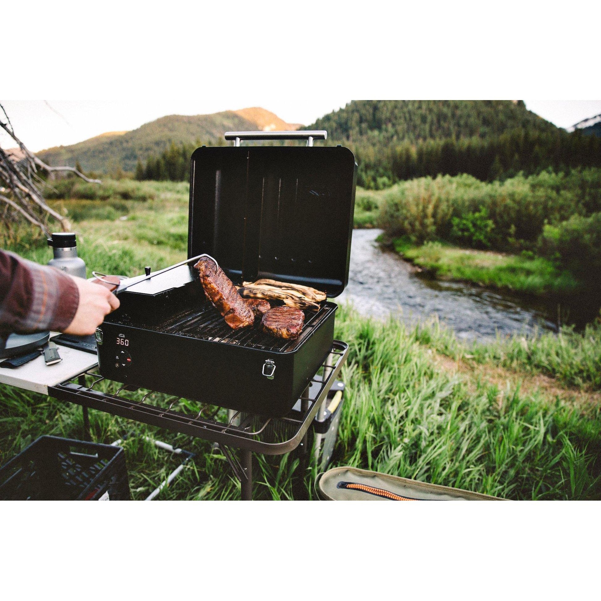 Traeger Ranger Pellet Grill & Smoker TFT18KLDC IMAGE 8