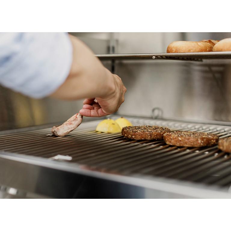 Crown Verity MCB Series Mobile Gas Grill PKG CV-MCB-30PKG IMAGE 3