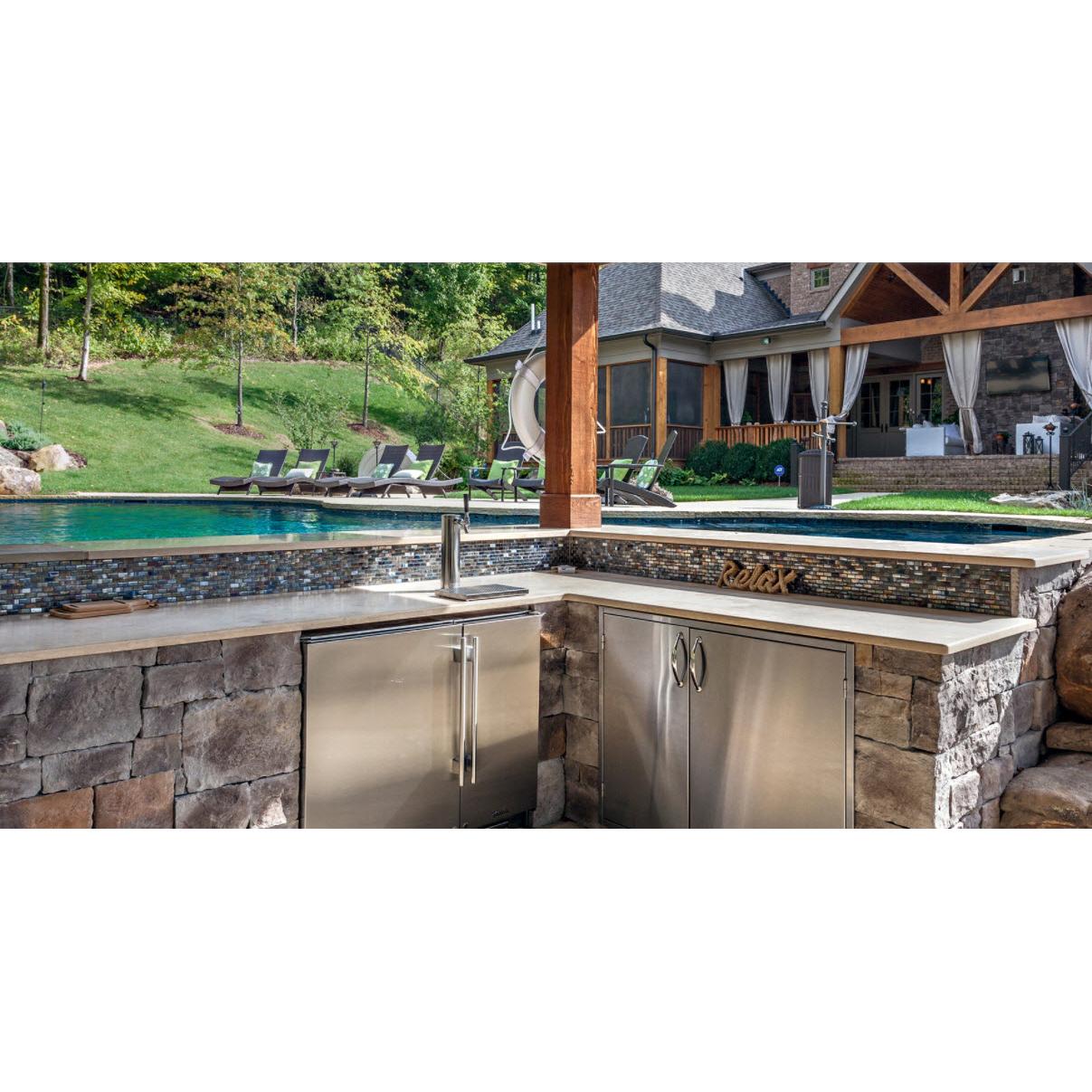 True Residential 300 Series 3.1 cu.ft. Beverage Dispenser TUR-15BD-L-SS-C IMAGE 3