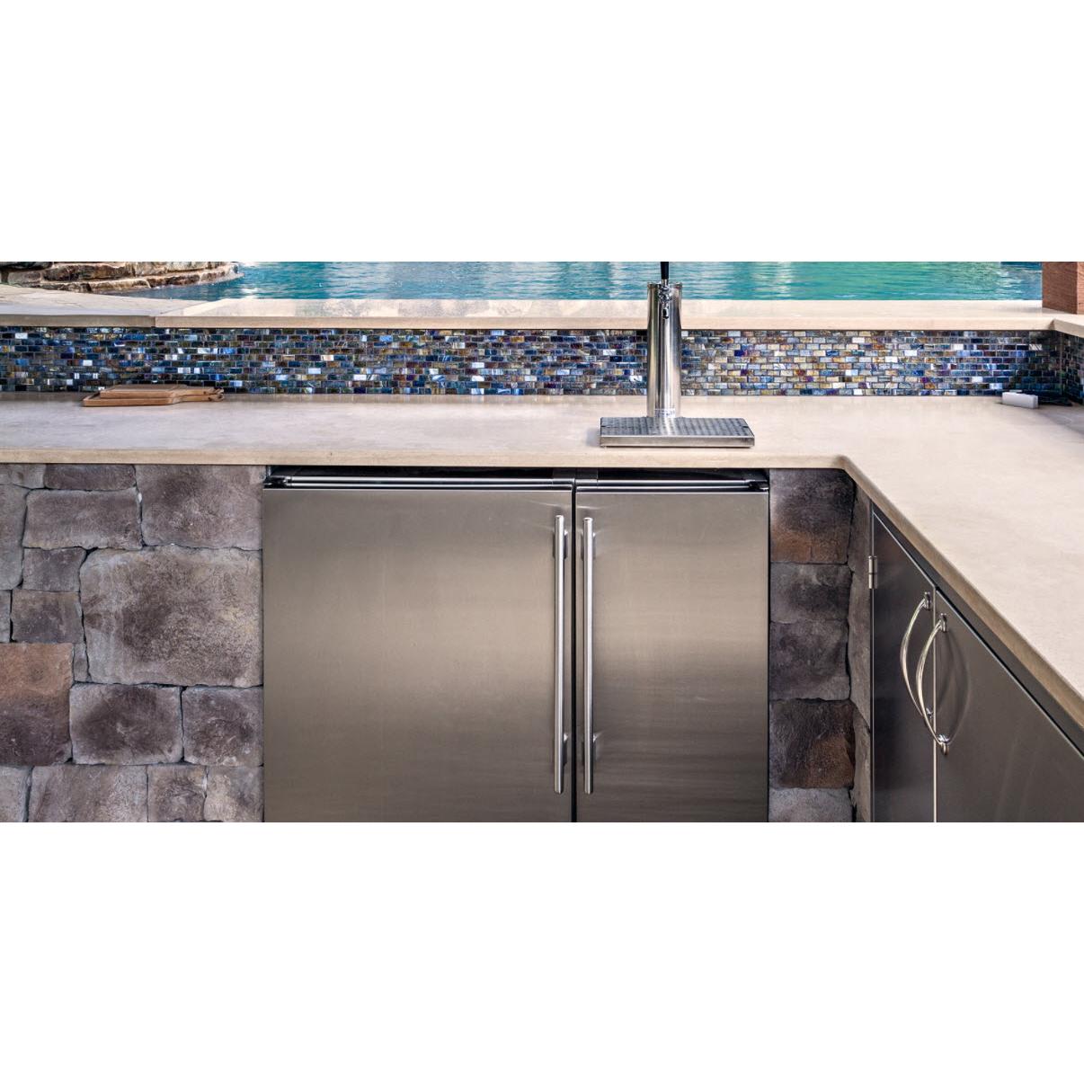 True Residential 300 Series 3.1 cu.ft. Beverage Dispenser TUR-15BD-L-SS-C IMAGE 4