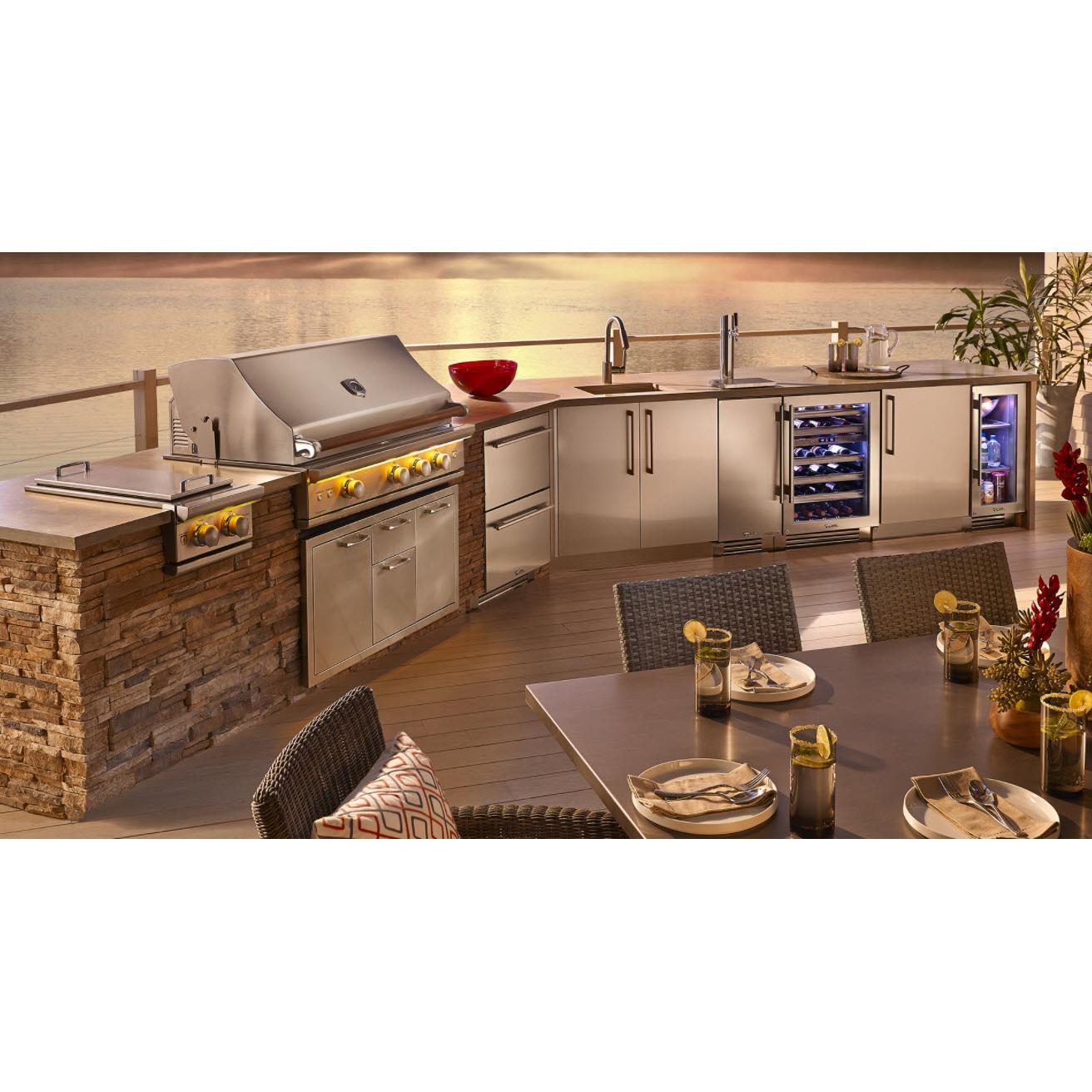 True Residential 300 Series 3.1 cu.ft. Beverage Dispenser TUR-15BD-L-SS-C IMAGE 6