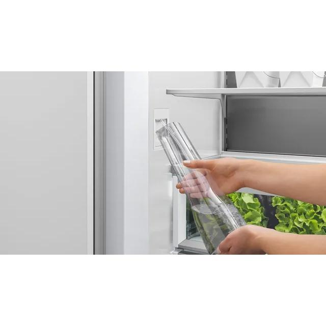 Fisher & Paykel 24-inch Built-In Bottom Freezer Refrigerator with Ice and Water 26205 IMAGE 3