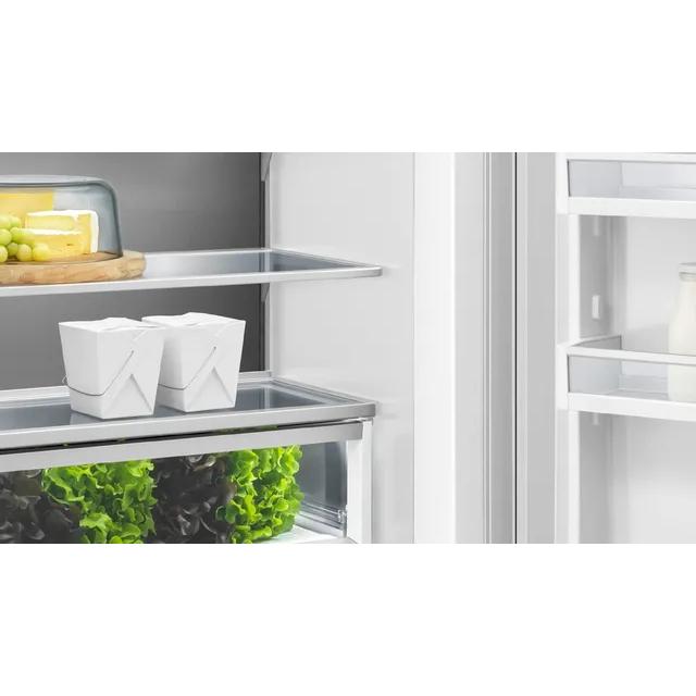 Fisher & Paykel 24-inch Built-In Bottom Freezer Refrigerator with Ice and Water 26205 IMAGE 4