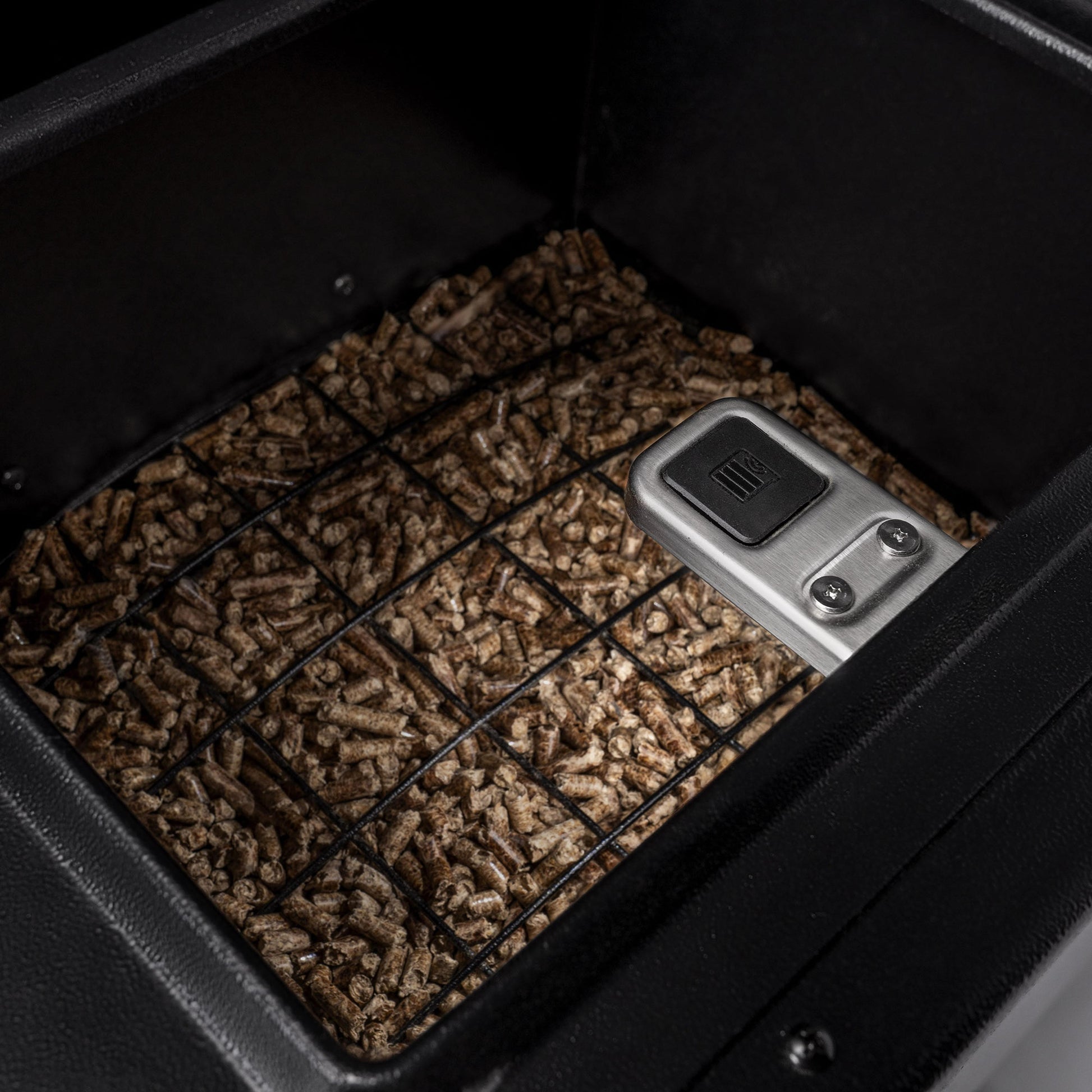 Traeger Ironwood Wood Pellet Grill TFB61RLGC IMAGE 10