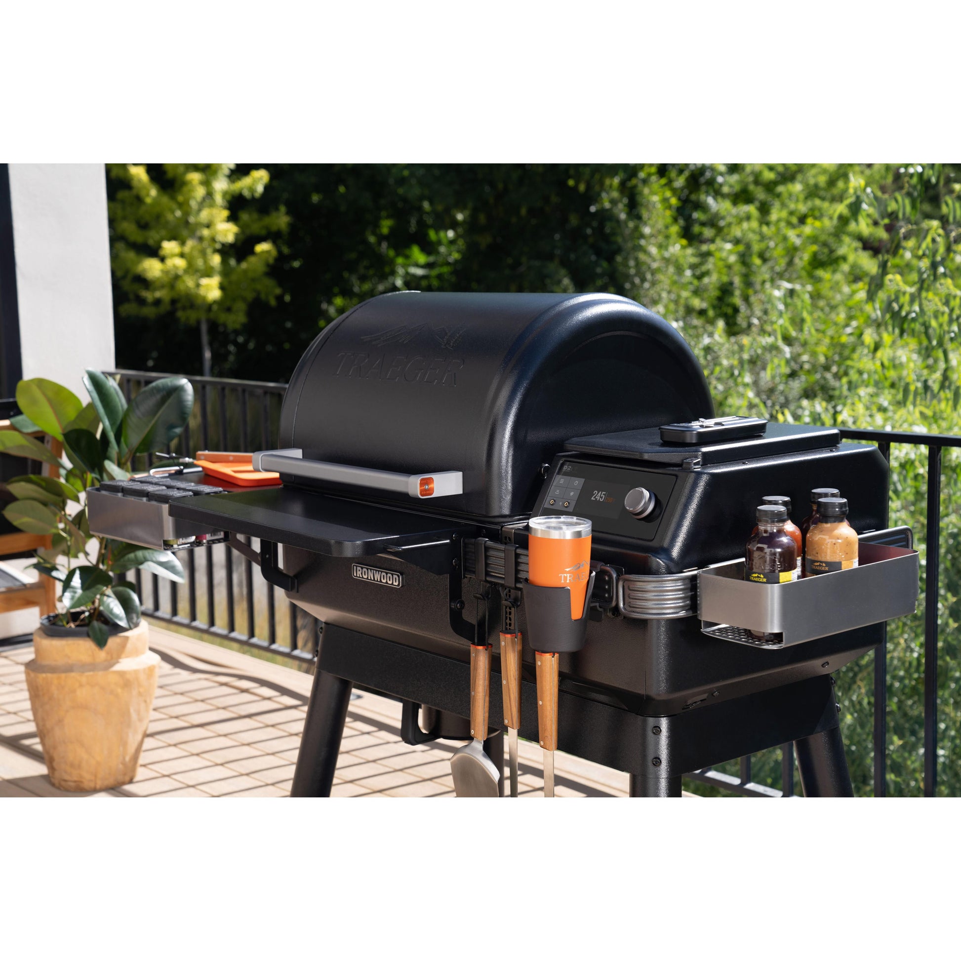 Traeger Ironwood Wood Pellet Grill TFB61RLGC IMAGE 12